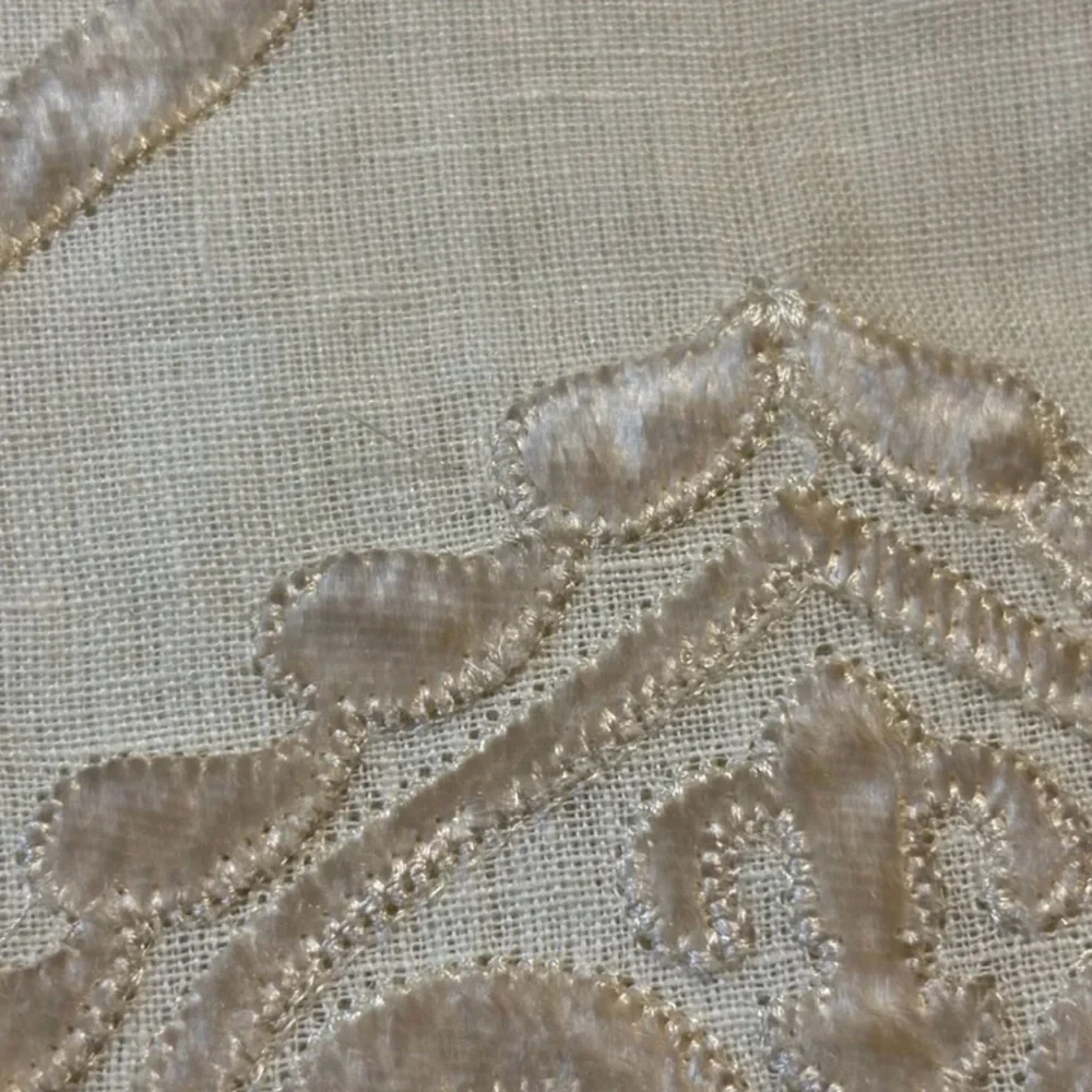 Z GALLERIE 100% LINEN Pillow Cover 25” Velvet Damask Cream Tan Zips Closed NWOT